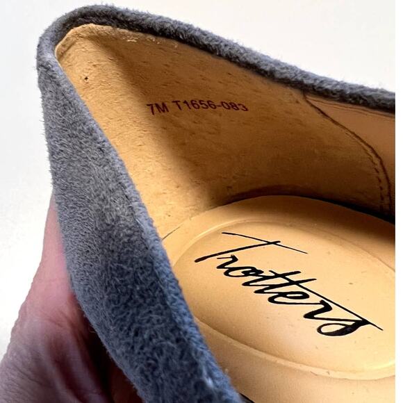 Trotters Louise Gray Suede Gold Bow Round Toe Chunky Heel 7m - Picture 9 of 10